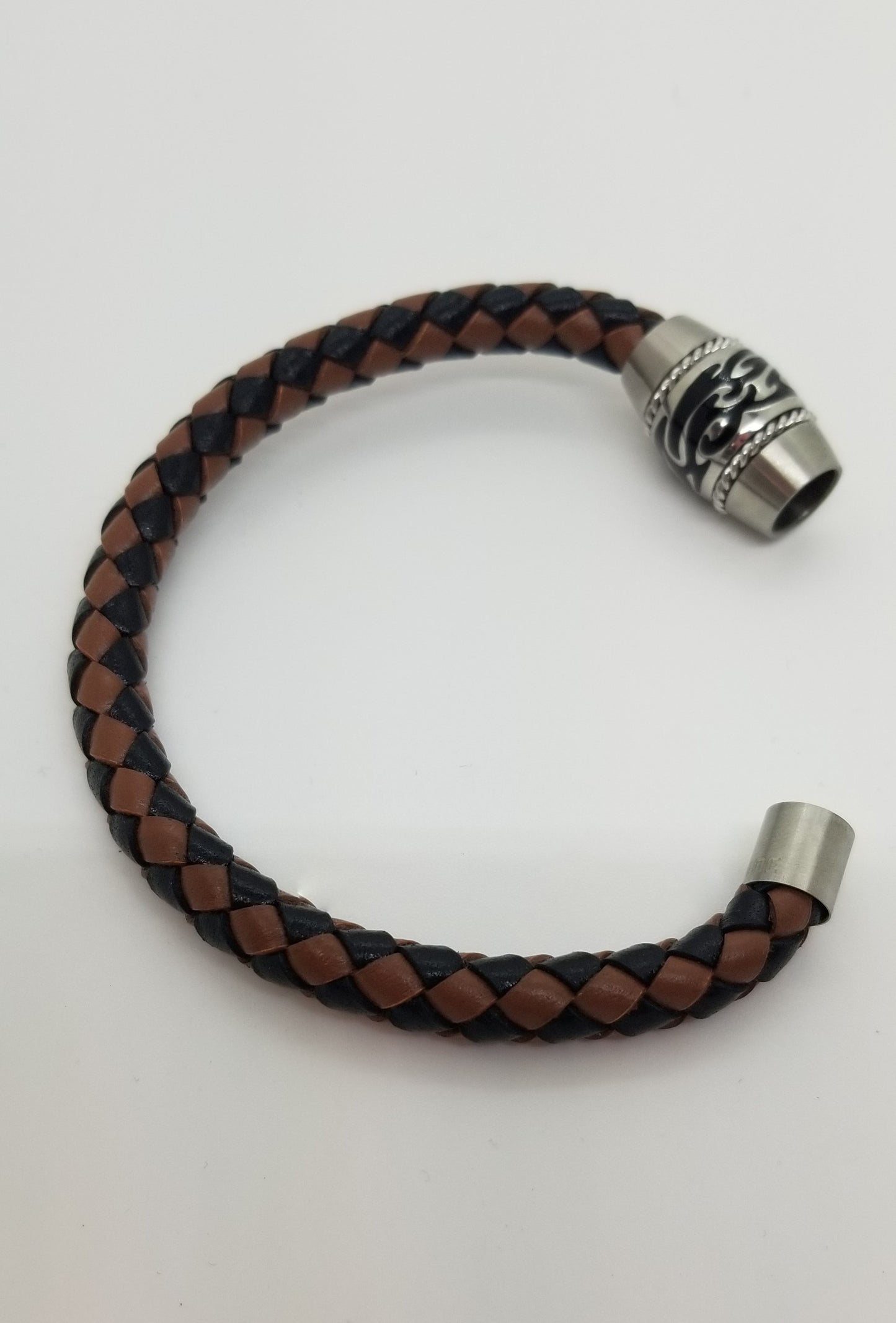 Genuine leather stainless steel magnetic clasp bracelet